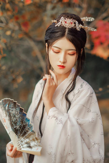 要不是刘晓庆因家里被盗迟到2小时，骂了她10分钟的李小冉永远不知，为什么大家对这个75岁的老太太这么宽容？